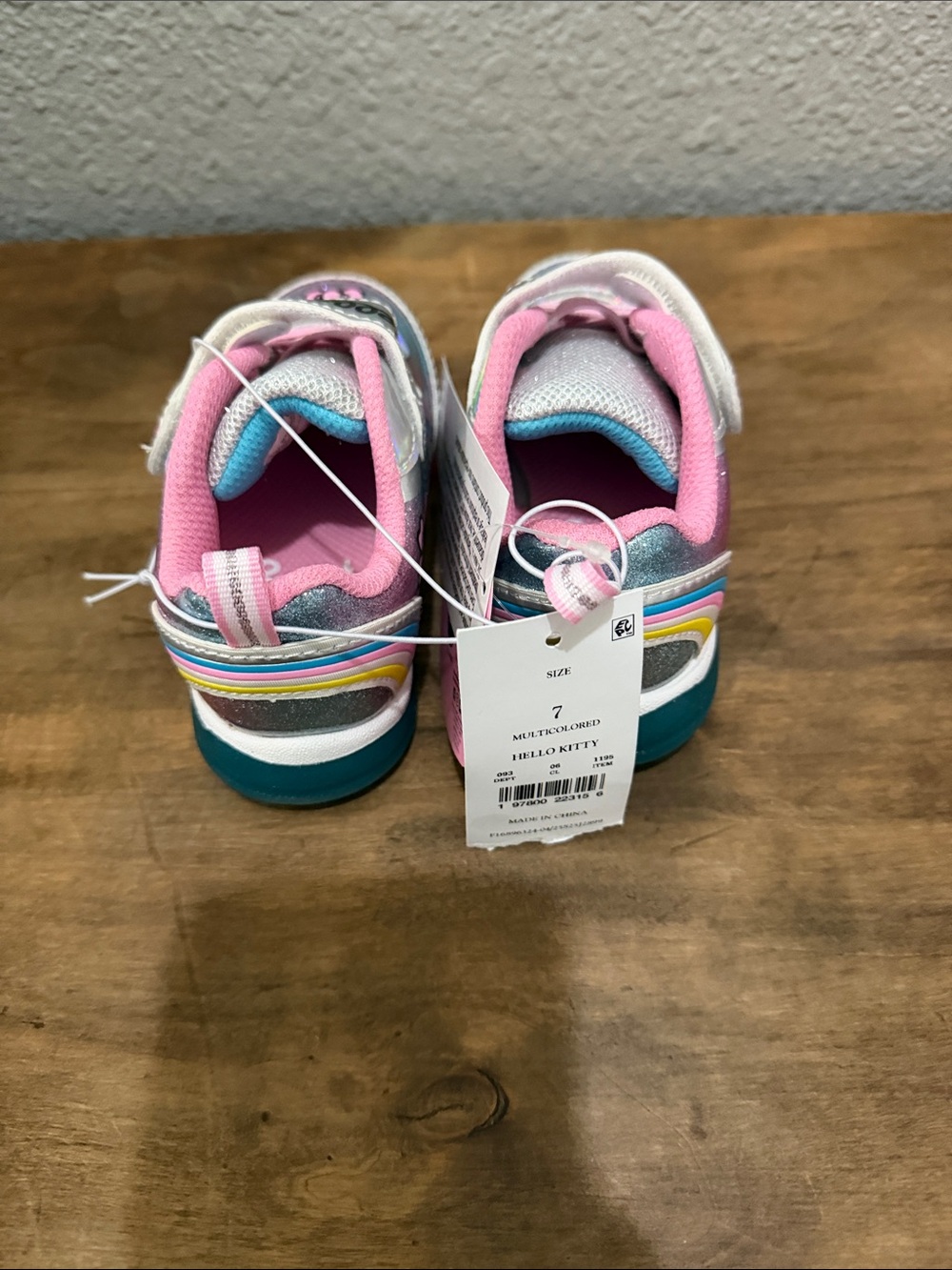 Hello Kitty Pink Holographic Light-Up Kids Sneakers size 7 - Picture 4 of 7